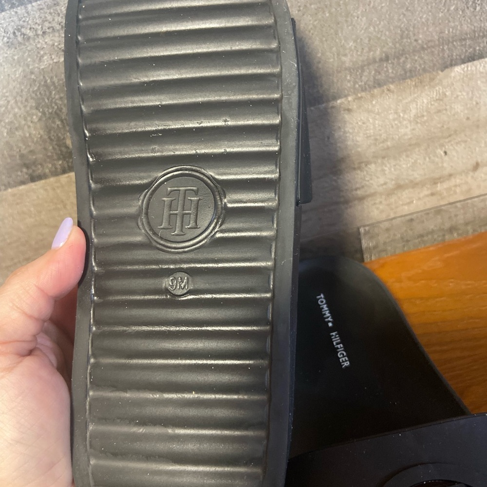 Tommy Hilfiger Ladies Black Logo Slide Sandals size 9 - Picture 3 of 4
